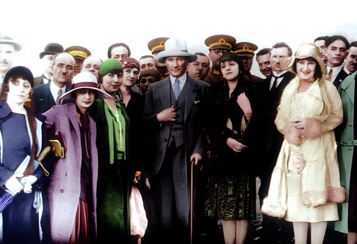 Ataturk Ve Topluluk