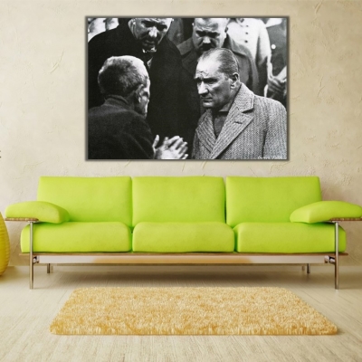 Atatürk Bir Vatandaşı Dinlerken Kanvas Tablo